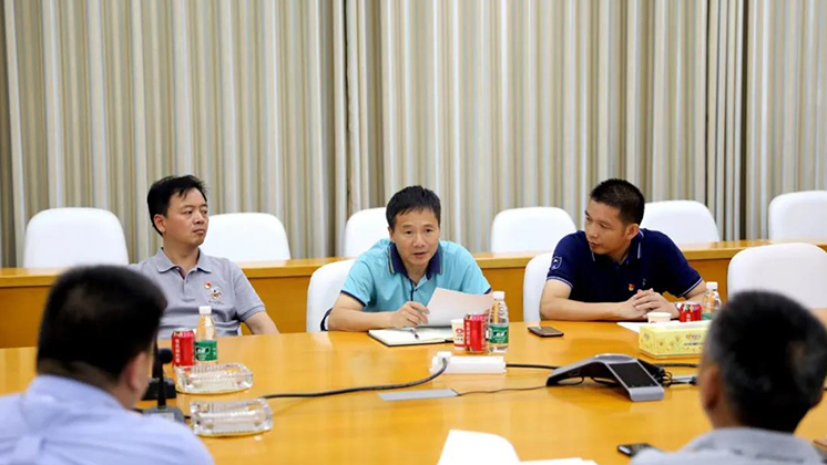 郴州高新區黨工委副書記雷向進調研炬神電子黨建工作